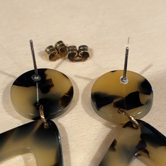 Acrylic Tortoise Shell Teardrop Earrings. Excellent Used and Clean Condition. - Picture 7 of 10